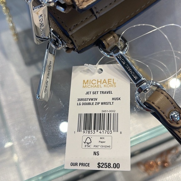 MICHAEL KORS
Jet Set Large Logo Signature Double-Zip Wristlet-Wallet-Phone Case - Picture 13 of 16